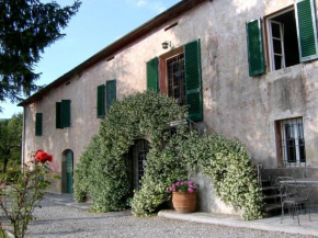 Tuscan villa with views and pool. Hosts up to 15 Capannori